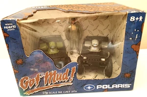 Polaris Got Mud Scala 1/18 Die Cast ATV Confezione da 2 Rosso Nuovo con etichette SIGILLATO MAI APERTO - Foto 1 di 6