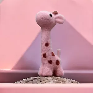 DIY Needle Felting Kit for Beginners - pink Giraffe - Picture 1 of 4