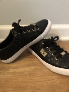 guess women's typical lace up sneakers