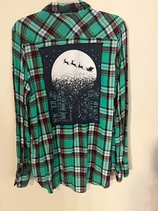 Santa & Sleigh Shirt Upcycling Custom Rückenaufnäher Damen XL - Bild 1 von 3