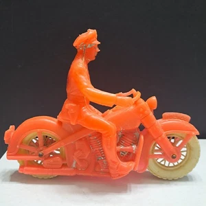 Vintage kastanienbraun Kunststoff rot Polizei Motorrad mit Fahrer & weißen Rädern 6" - Bild 1 von 6
