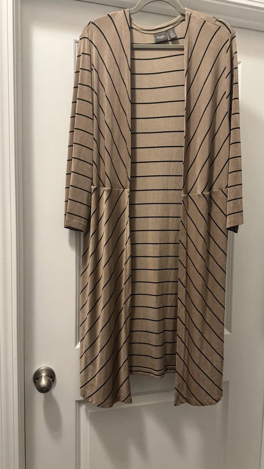 CHICO'S TRAVELLER BEIGE L/S PLUMERO/ABRIGO RAYAS CHEVRON 3- XL Foto 1 de 4