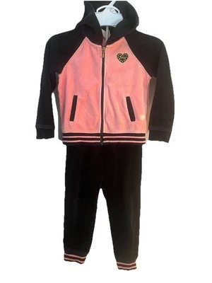 Juicy Couture | Conjunto de 2 Peças de Veludo Infantil - Moletom com Capuz e Joggers Rosa/Preto Tamanho 3T - Imagem 1 de 4