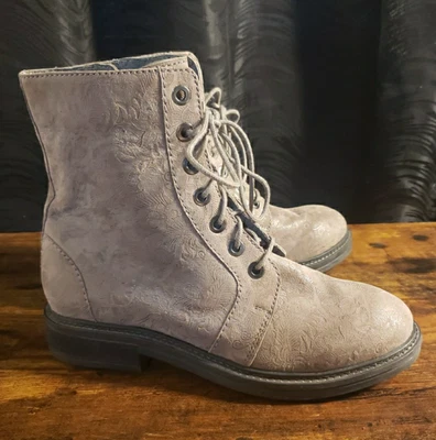 Seychelles Combat Boots Women's Size 9 Tan Metallic Floral Pattern Faux Suede - Image 1 of 4