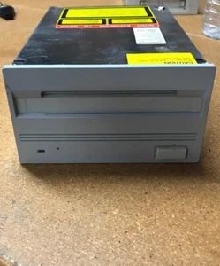 Lecteur optique magnétique interne 2U SCSI 50 BROCHES Sony SMO-E502 650 Mo - Photo 1/2