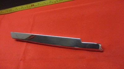 Pontiac 1963 1964 puerta moldeada lado derecho 2 puertas ht y conv ventana de ventilación Foto 1 de 4