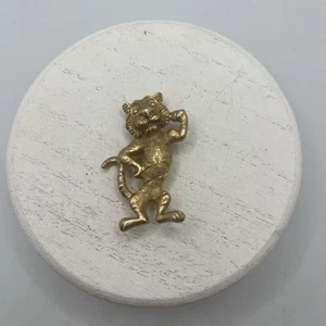 Vintage Tiger Flexing Bizeps Brosche Anstecknadel Esso/Exxon Werbung Maskottchen Sport Team - Bild 1 von 5