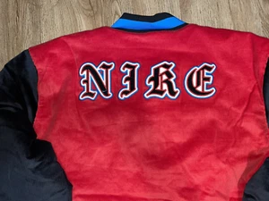 Chaqueta Universitaria Nike Pana 1972 Letterman Roja Negra Hombres Talla XL FQ6159-657 - Imagen 1 de 6