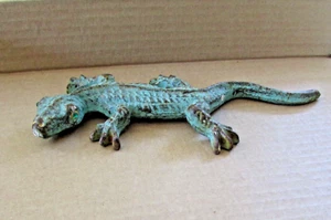 Estatua de jardín de lagarto rústico pátina verde GECKO papel peso hierro fundido - Imagen 1 de 8