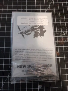 Juego de figuras de piloto y tripulación de tierra AIR4801 Royal Airforce hombres en armas tripulación - Imagen 1 de 1