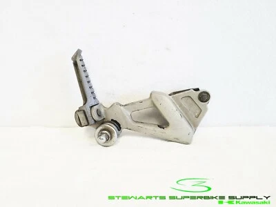 1993 - 1998 KAWASAKI NINJA ZX11 RIGHT REAR PASSENGER REARSET MUFFLER BRACKET PEG Foto 1 de 4