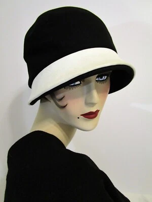 Vintage EMME BOUTIQUE Cloche Hat Black Felt w White Leather Flapper EXCELLENT - Image 1 of 4