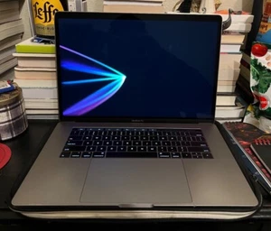 MacBook Pro (4K Retina Display w/ Touch Bar) i7 2.8GHz 15.4in 512GB SSD (2017) - Picture 1 of 10