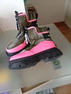 Top Aktuelle Stiefel Gr. 38 Grün, Pink Reißverschluss, dick gefüttert ein Traum - Bild 1 von 3