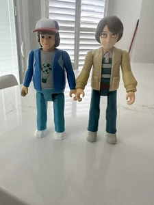 Stranger Things Lot Of 2 Action Figures Mike & Dustin Bandai Target Exclusive - Bild 1 von 3