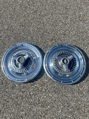 Lote de 2 tapacubos giratorios Plymouth Belvedere Satellite 1965 14 pulgadas cubiertas de rueda Foto 1 de 4