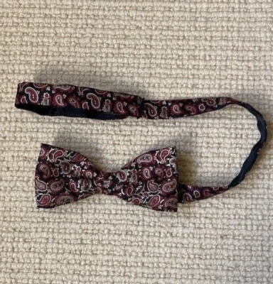 Pajarita Paisley 100% seda negra y roja de TIE RACK Foto 1 de 4