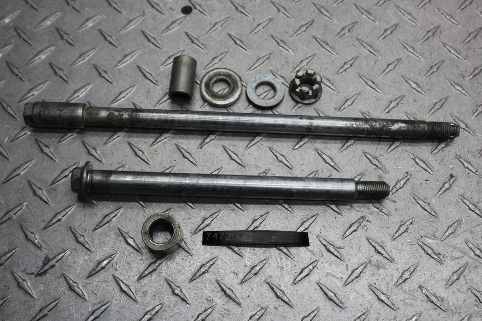 Yamaha Virago 535 XV535 1987 llantas delanteras/traseras ejes 2 GV-25381-00-00 Foto 1 de 4