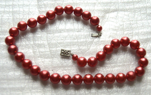 VETEMENTS Collana di perle colore rame #gioielli #moda #collana