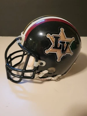 MINICAPACETE RARO DE FUTEBOL AMERICANO LAS VEGAS POSSE EXTINTO CFL MÁSCARA DE METAL - Imagem 1 de 2