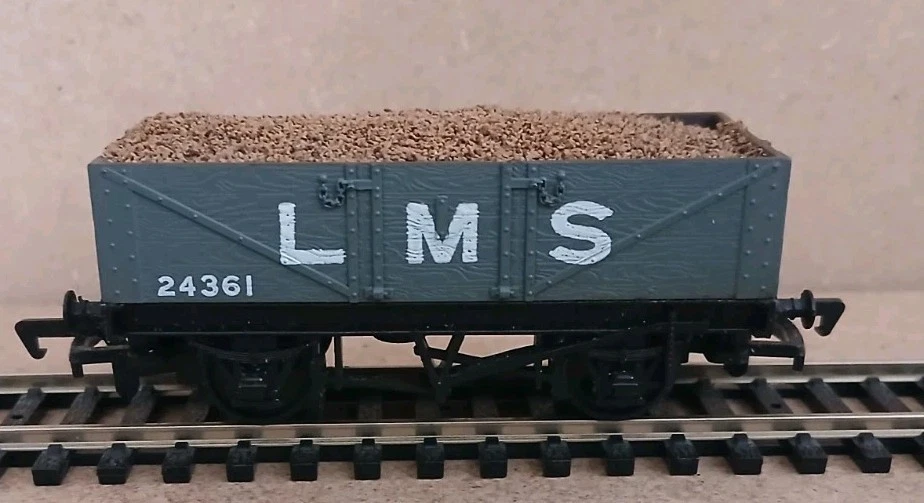Pre Owned Hornby 00 Gauge LMS 5 Plank Wagon Model Lot BK 088 - Image 1 of 4