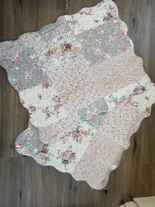 Queen pillow shams, reversible Floral Patchwork, Beautiful Condition - Picture 1 of 7