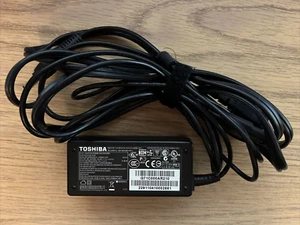 Genuine Toshiba PA3822U-1ACA O02 Adapter Charger AC Adapter 65W 19V 2.37A - Picture 1 of 9