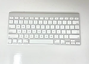 Genuine OEM Apple A1314 Bluetooth Wireless Keyboard White - Picture 1 of 5