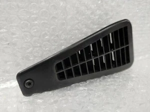 88-96 C4 Corvette Puerta Jamba Ventilación Presión Alivio Presión Cuerpo Trasero Pilar de Bloqueo FABRICANTE DE EQUIPOS ORIGINALES - Imagen 1 de 4