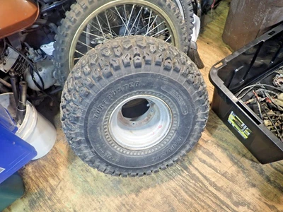 Llanta/neumática trasera Honda ATC 200 ES 1984 Big Red Shaft Drive # 2 26x12x9 Foto 1 de 4