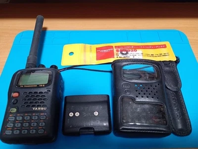 Transceptor FM triple banda resistente YAESU VX-5 50/144/430 MHz - usado Foto 1 de 4