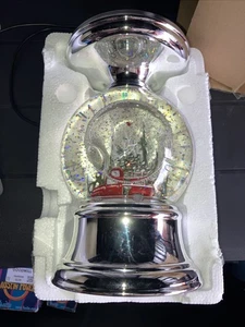 Bath & Body Works Lighted Musical Water Globe  3 Wick Pedestal Glitter - Picture 1 of 2