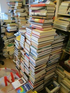 Gebundene Bücher / Hardcover - Verschiedene Genres - Quer Beet im Bananenkarton  - Bild 1 von 1