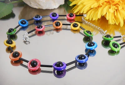 2er SET / PERLMUTT Kette + Ohrhänger bunte Ringe + schwarzen GLAS Perlen - Bild 1 von 4