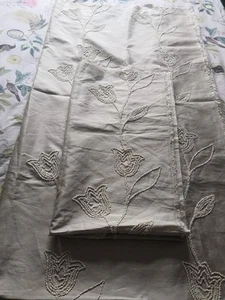 CHAMPAGNE SATEEN POLYESTER & RAISED EMBROIDERED TULIP FLOWER FABRIC REMNANTS - Picture 1 of 8