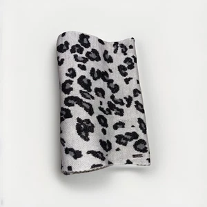 Sciarpa donna Calvin Klein bianca Infinity Loop - stampa leopardata bianca - Foto 1 di 4