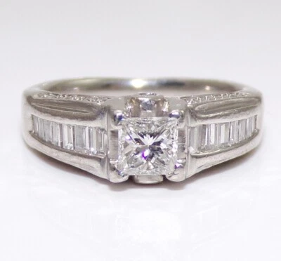 Anillo de boda de compromiso de diamantes baguette central de platino corte princesa talla 6 FZ Foto 1 de 4