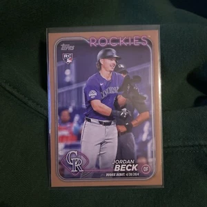 2024 Topps Update Series - Gold #198 Jordan Beck /2024 (RC) Debut - Picture 1 of 2