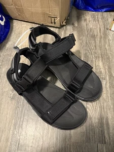 Bass Men’s Sandals Black Size 10 New Beach Walking Hiking - Picture 1 of 7