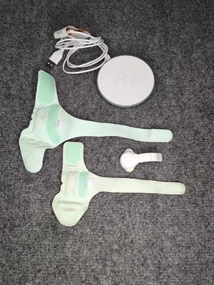 Calcetín inteligente Owlet Baby Care modelo OBS 1.1 sistema WiFi 2 calcetines y cargador Foto 1 de 4