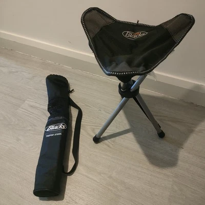 Taburete de camping trípode plegable con bolsa de transporte de Blacks The Outdoor Experts Foto 1 de 4