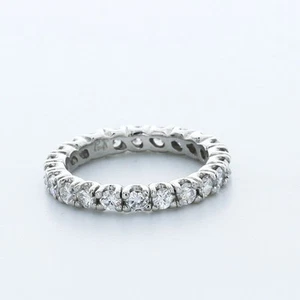 Anillo de eternidad clásico de oro blanco con diamantes naturales redondos de 1 1/2 quilate F SI2 - Imagen 1 de 3