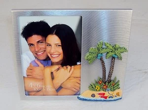 Cornice portafoto scrivania 3D tema isola tropicale 4" x 6" ~ metallo spazzolato ~ FR-730 - Foto 1 di 6
