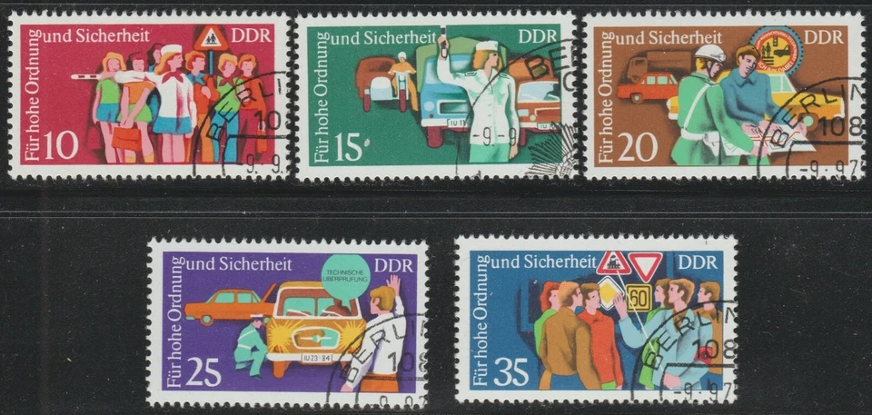 DDR 1975 SC# 1678 - 1682 - Traffic Police serving - CTO  Lot # 132 - Image 1 of 1