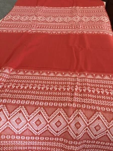 Hermosa tela guatemalteca 35"x110" rosa sandía con paneles dorados y bordados - Imagen 1 de 3