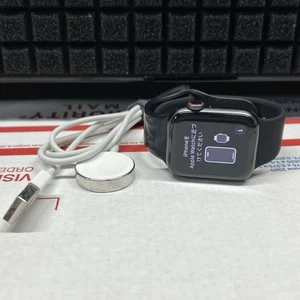 Apple Watch SE 40mm Space Gray Aluminum Case GPS + Cellular - Unlocked - Foto 1 di 7