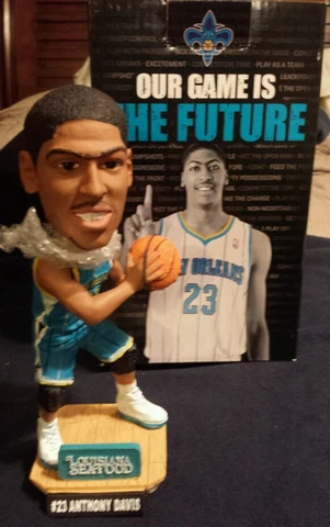 ANTHONY DAVIS BOBBLEHEAD. ( ROOKIE YEAR: HORNETS)  NEW IN BOX, COLLECTORS ITEM! Cover