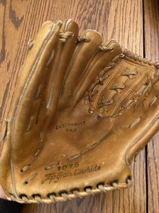 Vintage Hollander Leather baseball glove, left hand throw, Model 1075 - Picture 1 of 9