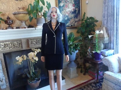 Conjunto de falda negra de punto St John con detalle dorado talla 2-4 Foto 1 de 4