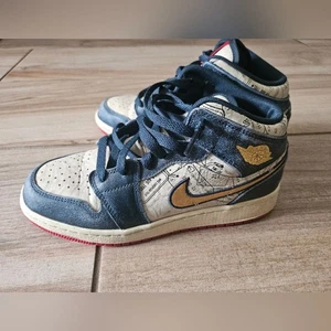 Jordan 1 Kids Mid SE Take Flight Gold Swoosh  Sneaker 4.5Y - Picture 1 of 15